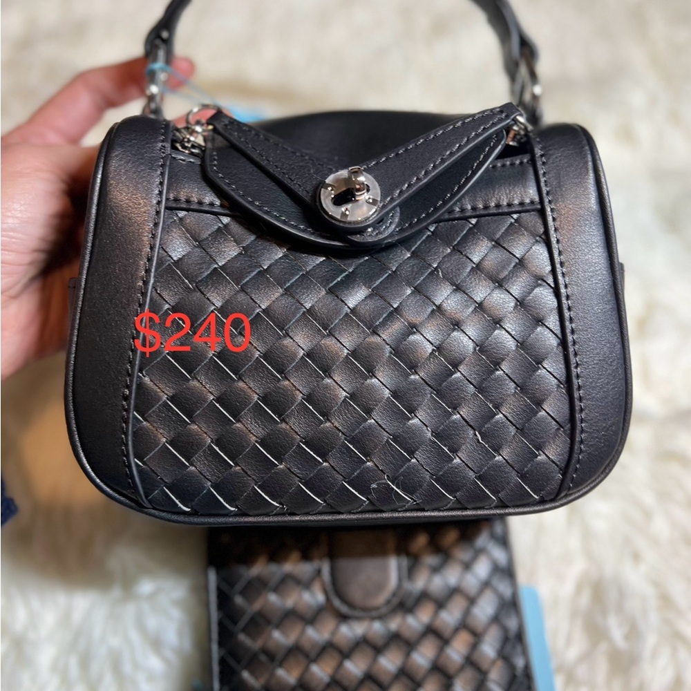 Elegant Handbag with wallet